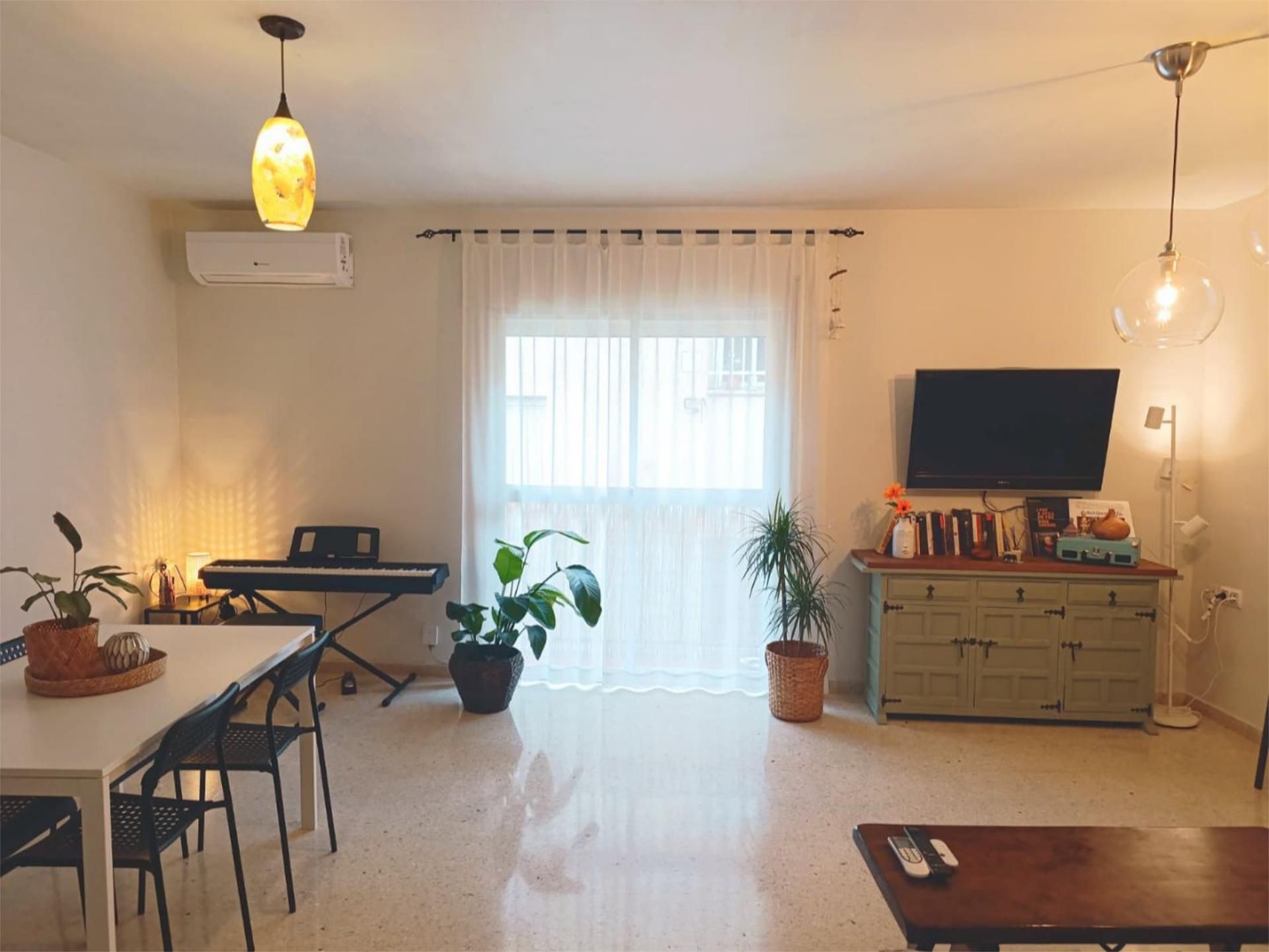 Sala d'estar de Pis de lloguer en  Sevilla Capital amb Aire condicionat, Calefacció i Moblat