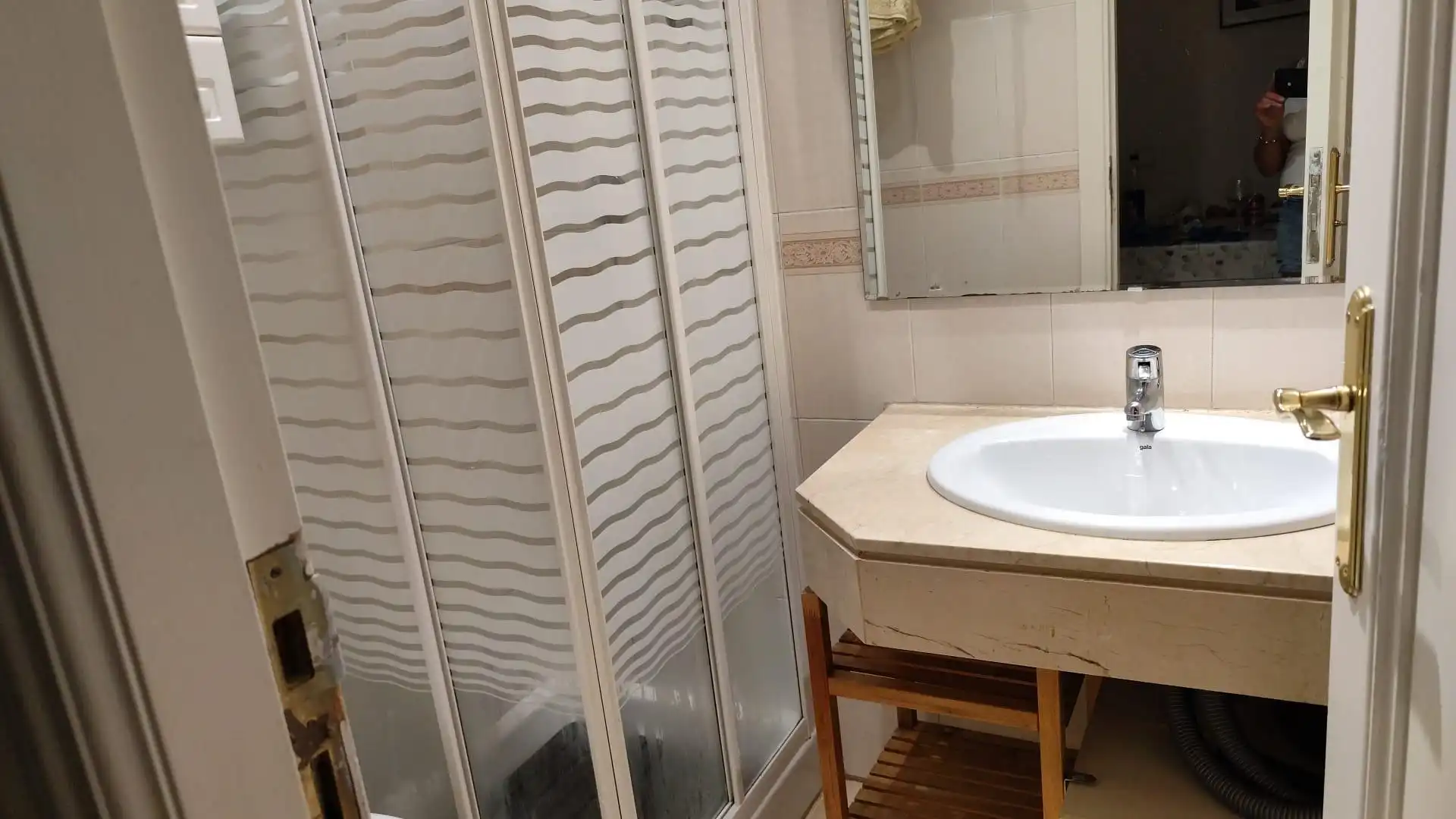 Badezimmer von Wohnung zur untervermieten in Las Rozas de Madrid mit Möbliert, Ofen und Waschmaschine