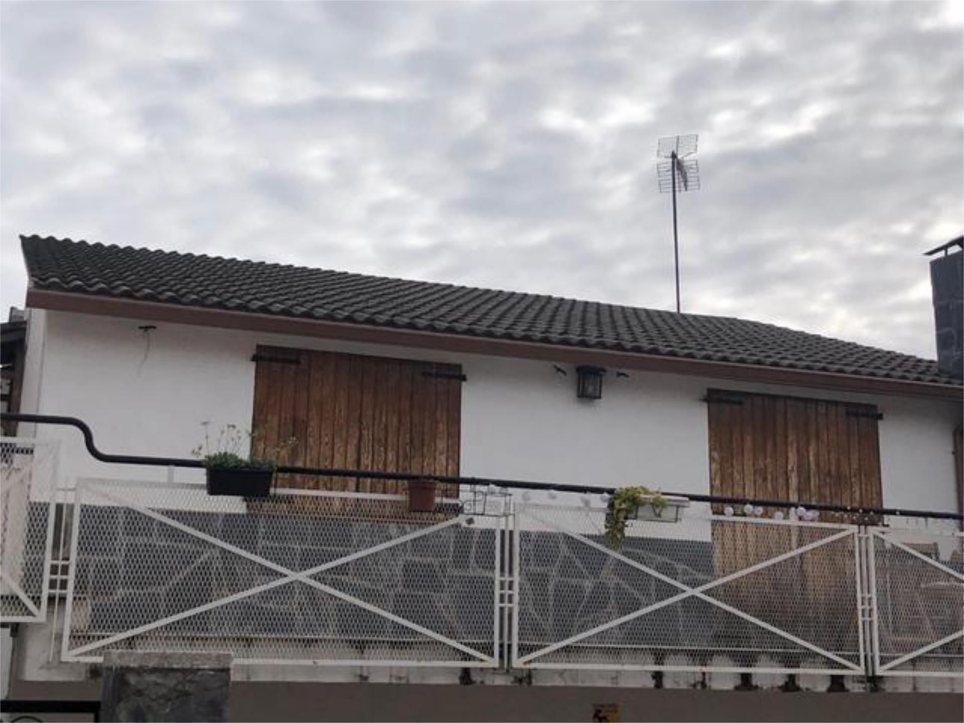 Vista exterior de Casa o xalet de lloguer en Terrassa amb Calefacció, Terrassa i Moblat