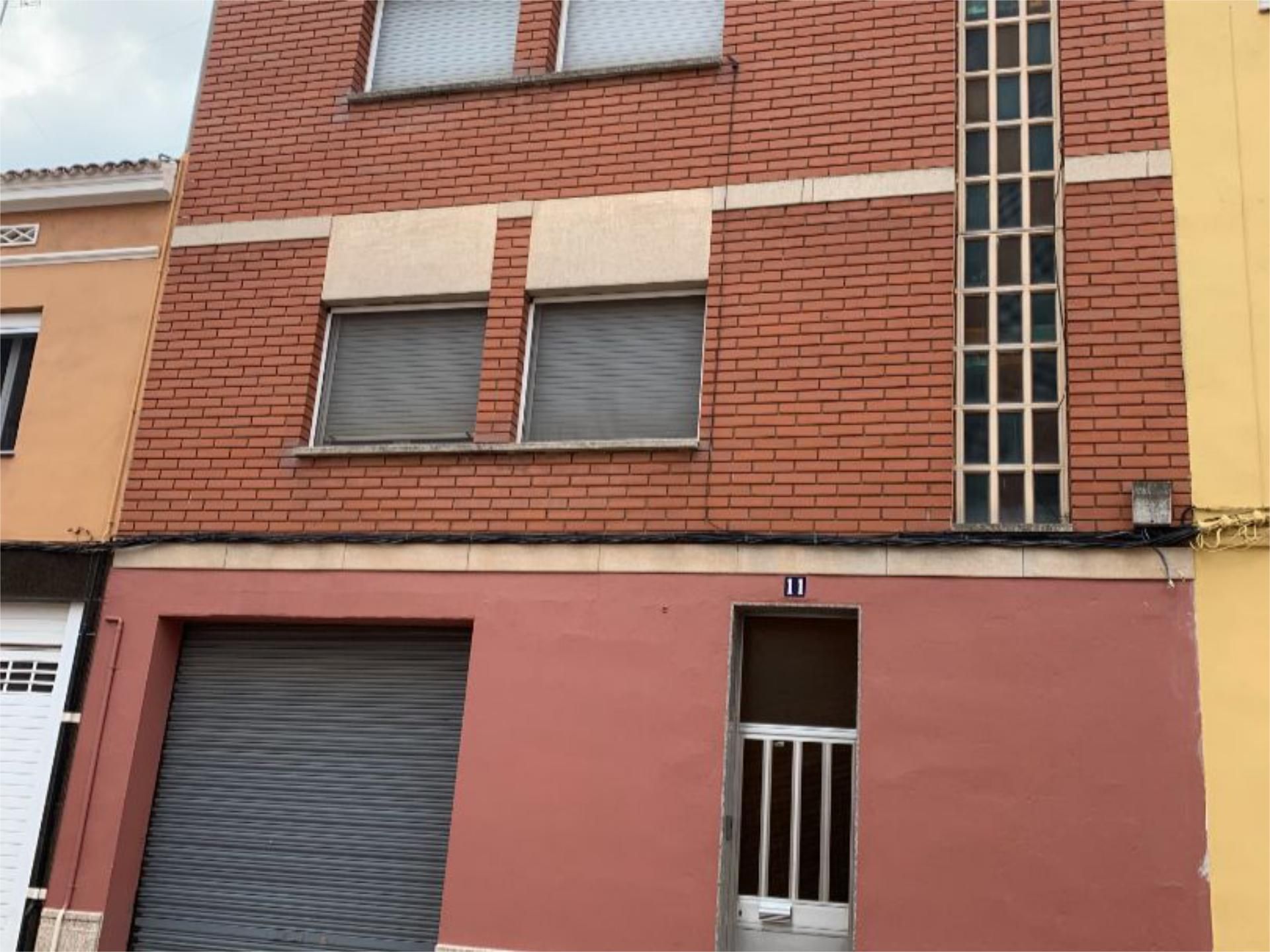 Vista exterior de Casa adosada en venda en Manresa amb Aire condicionat i Terrassa