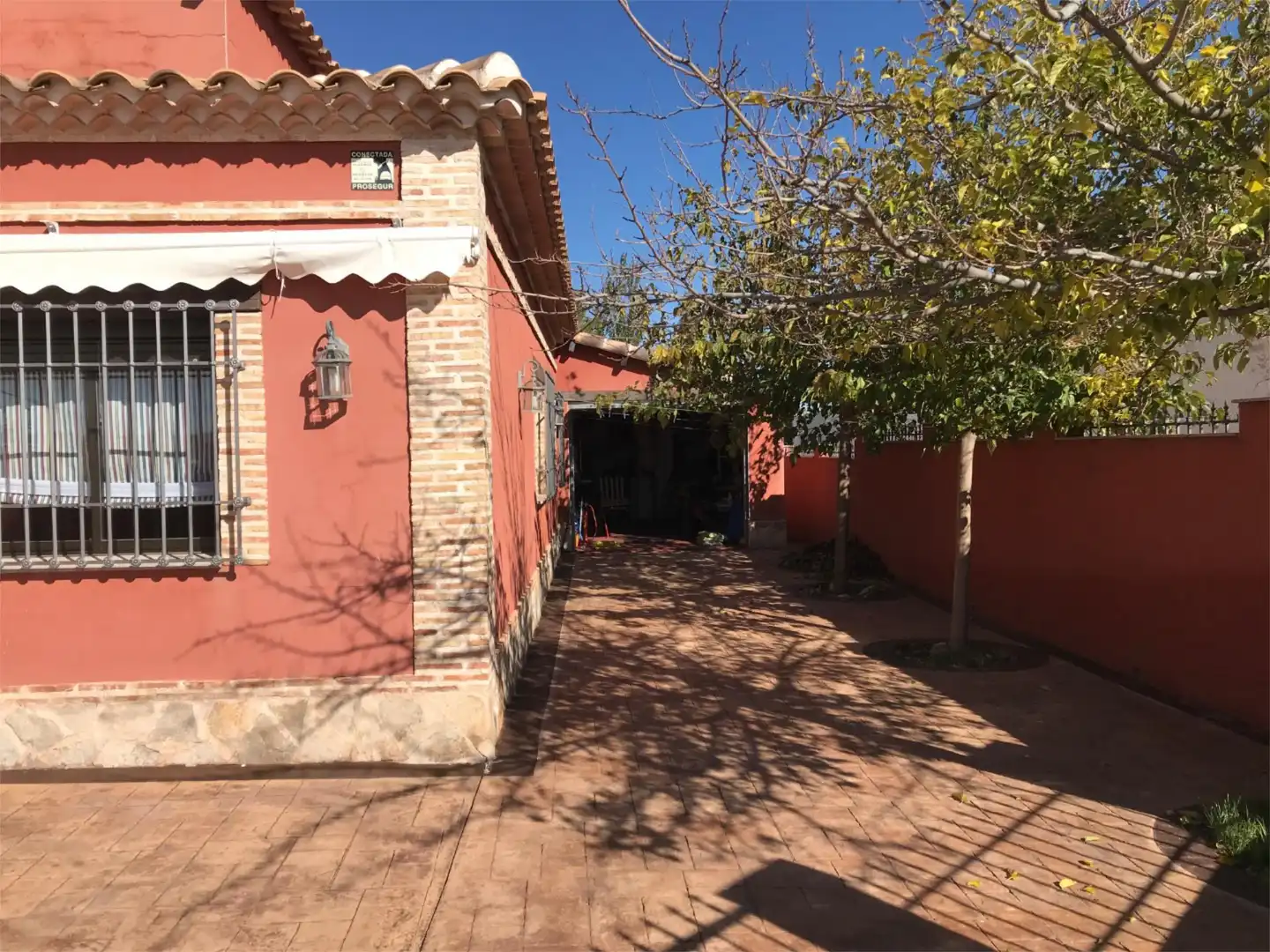 Vista exterior de Casa o xalet en venda en Tribaldos amb Aire condicionat, Calefacció i Jardí privat