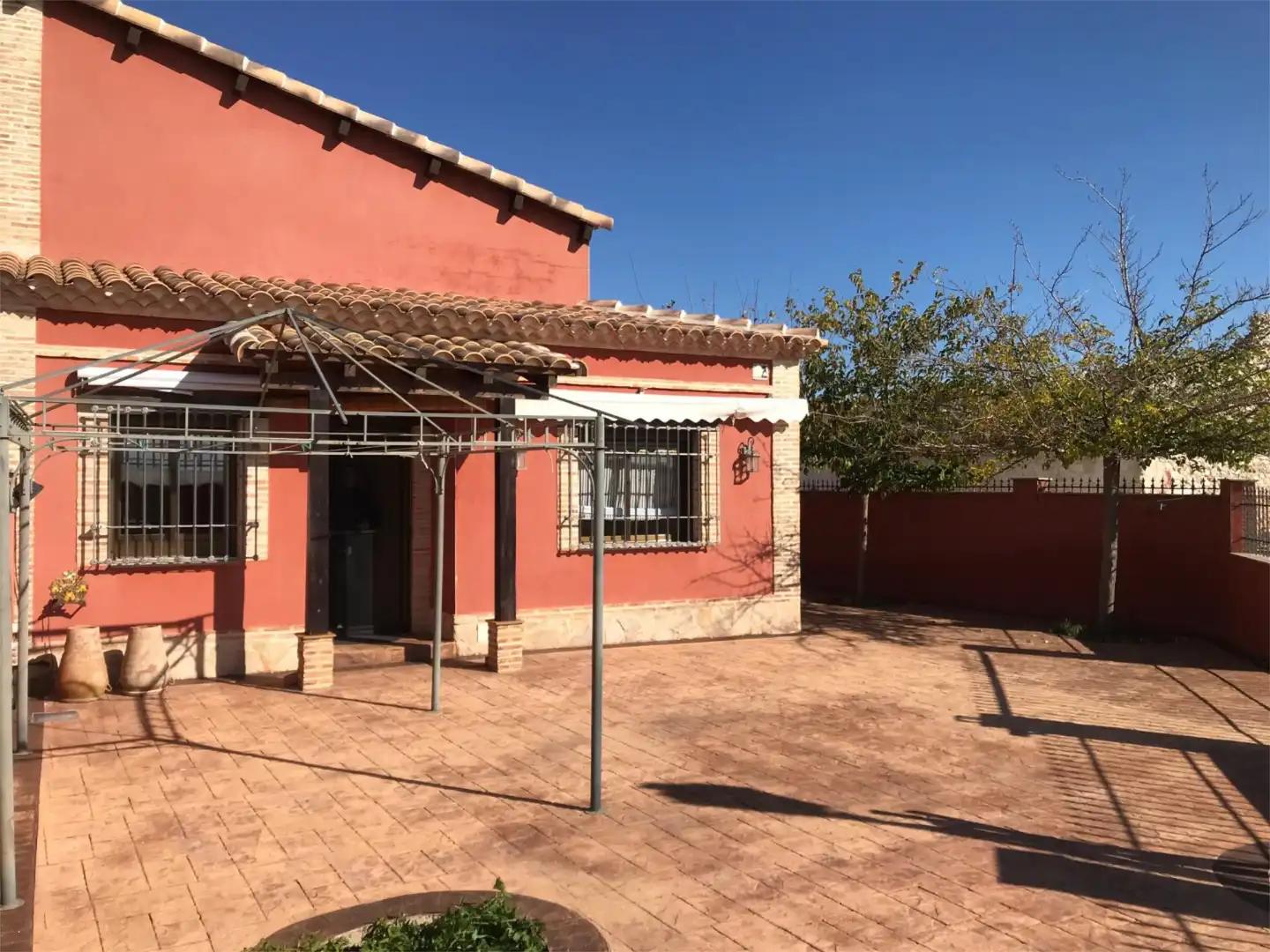 Vista exterior de Casa o xalet en venda en Tribaldos amb Aire condicionat, Calefacció i Jardí privat