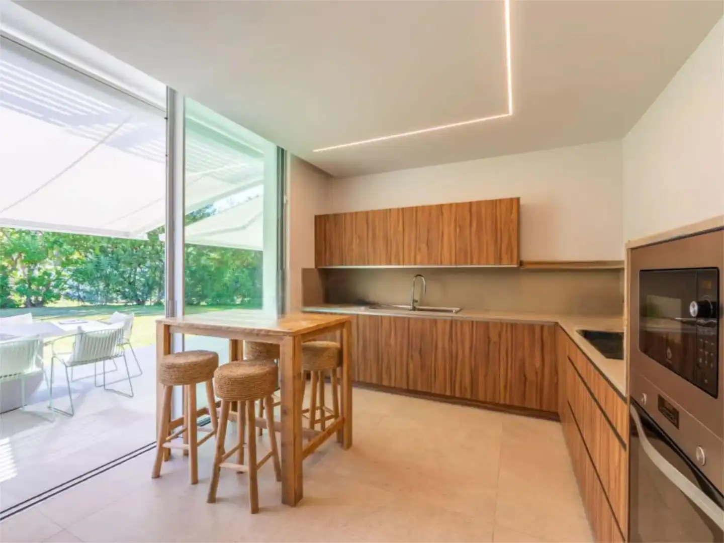 Houses for sale in Urbanización Atlanterra J, 3, Alemanes Kitchen of Houses for sale in Zahara de los Atunes with Air Conditioner, Terrace and Swimming Pool