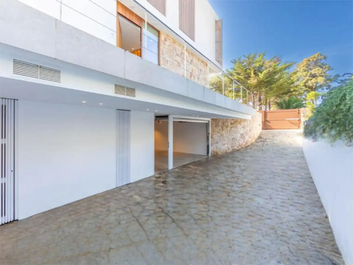 Houses for sale in Urbanización Atlanterra J, 3, Alemanes Exterior view of Houses for sale in Zahara de los Atunes with Air Conditioner, Terrace and Swimming Pool