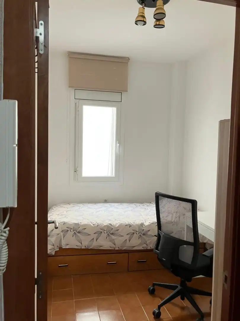 Bedroom of Study for share in Barcelona  with Furnished