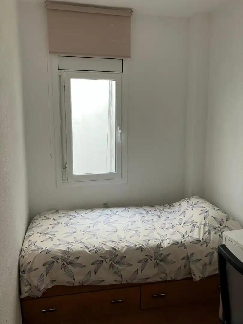Bedroom of Study for share in Barcelona  with Furnished