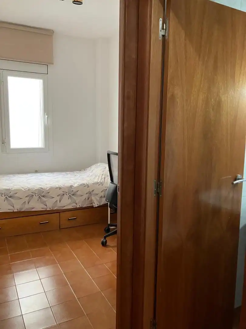Bedroom of Study for share in Barcelona  with Furnished