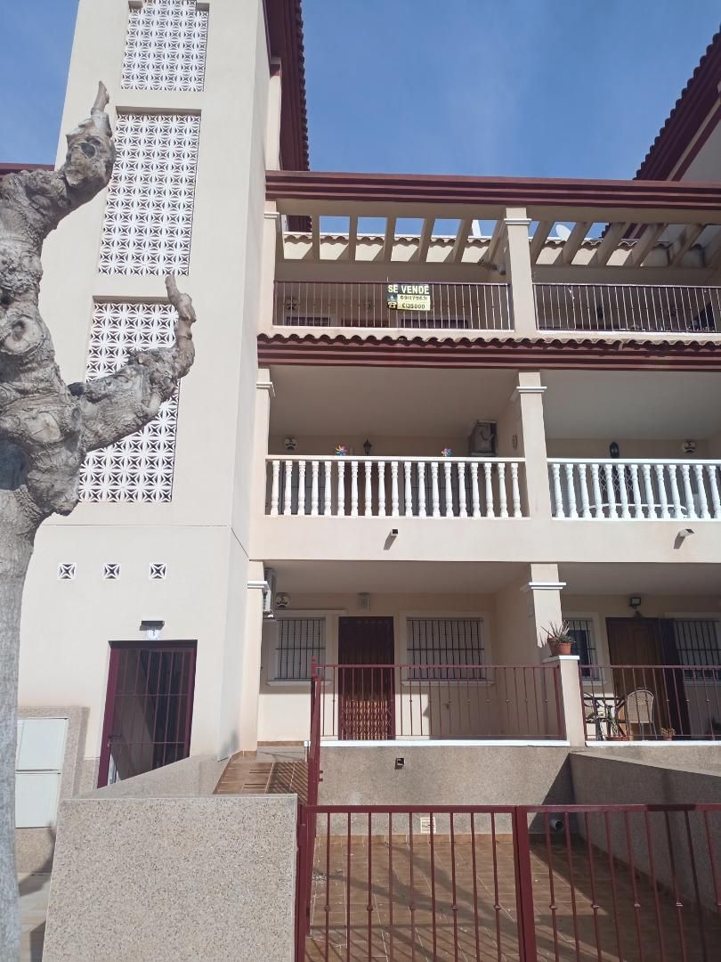 Piso en venta en Calle Estornino, 5, Los Peñascos - El Salero - Los Imbernones Vista exterior de Piso en venta en San Pedro del Pinatar con Terraza, Piscina y Balcón