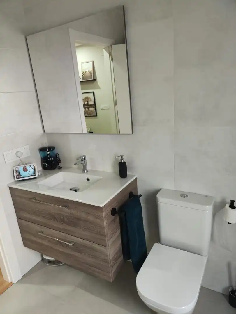 Casa o chalet en venta en Calle Siervas de Maria, 16, Valdepeñas Baño de Casa o chalet en venta en Valdepeñas con Aire acondicionado, Terraza y Piscina