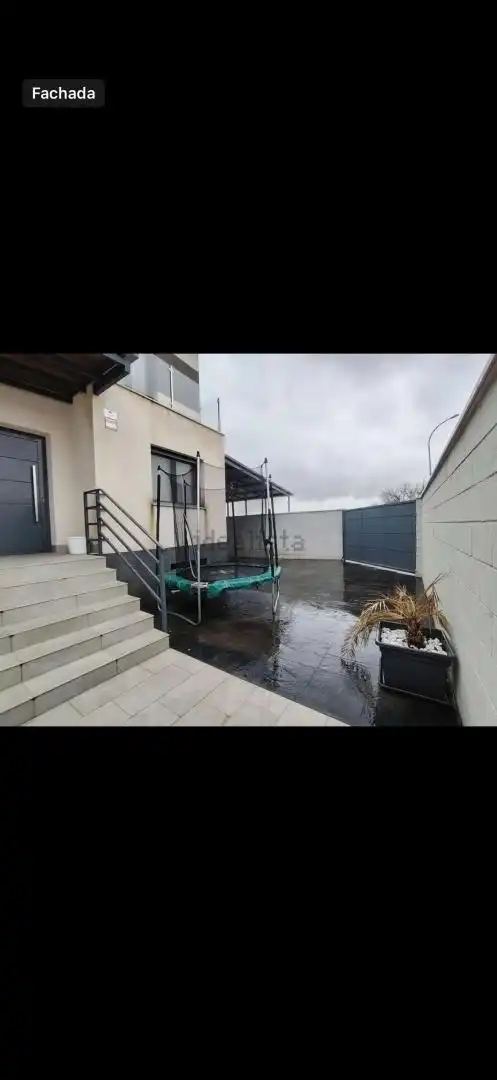 Casa o chalet en venta en Calle Siervas de Maria, 16, Valdepeñas Terraza de Casa o chalet en venta en Valdepeñas con Aire acondicionado, Terraza y Piscina
