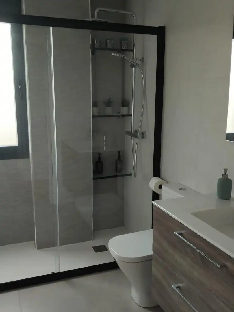 Casa o chalet en venta en Calle Siervas de Maria, 16, Valdepeñas Baño de Casa o chalet en venta en Valdepeñas con Aire acondicionado, Terraza y Piscina