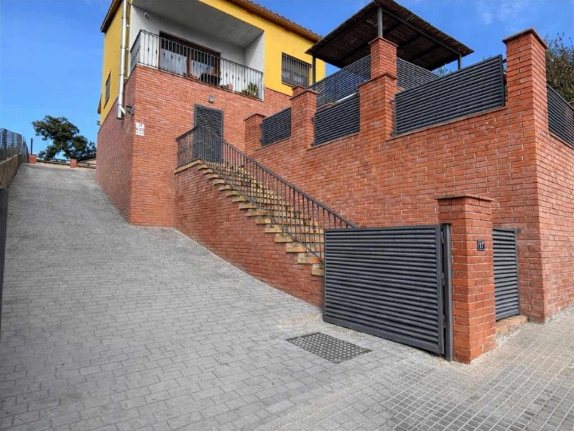 Vista exterior de Casa o xalet en venda en Sant Pere de Vilamajor amb Terrassa, Piscina i Balcó
