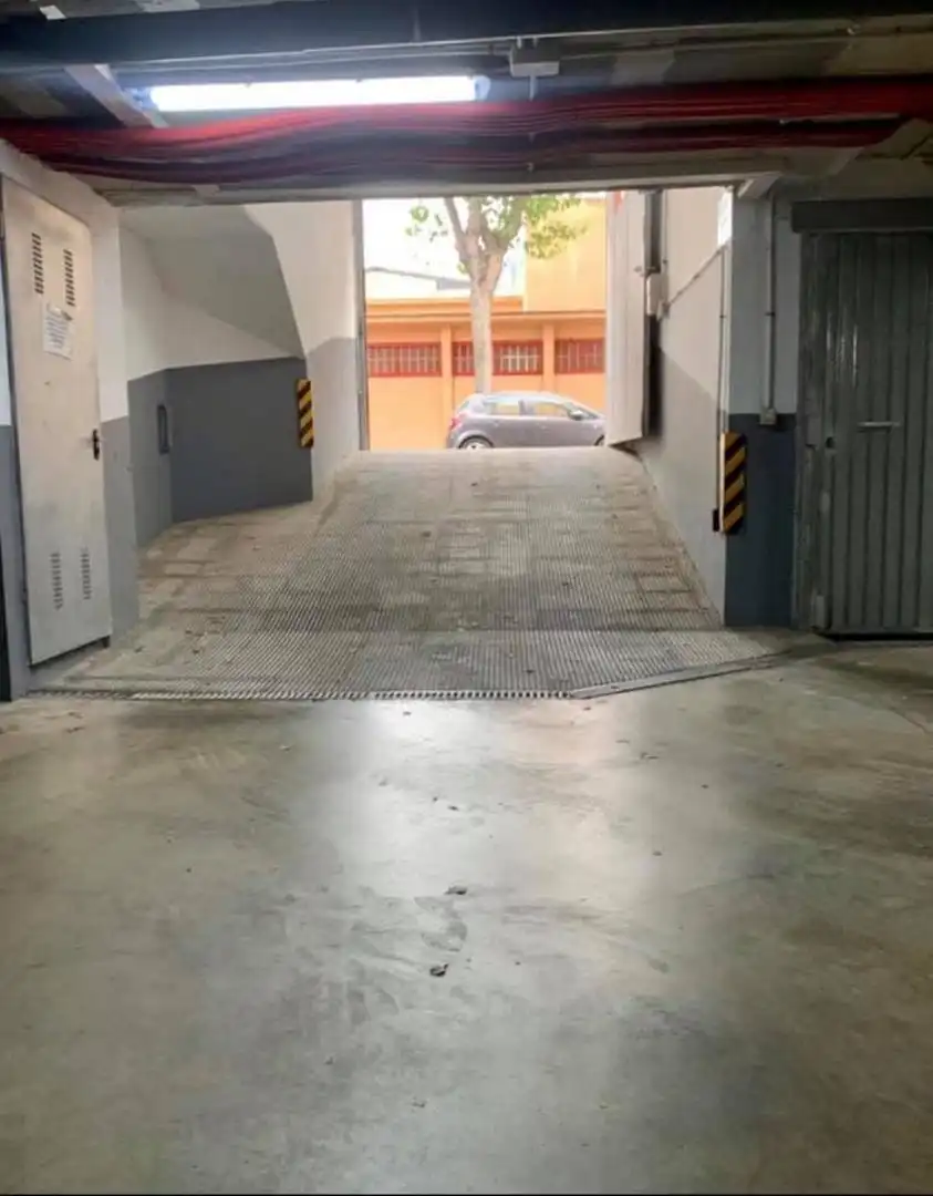 Garaje de alquiler en Avenida de la Banqueta, Santa Bárbara - Ciudad Deportiva Parking de Garaje de alquiler en La Línea de la Concepción