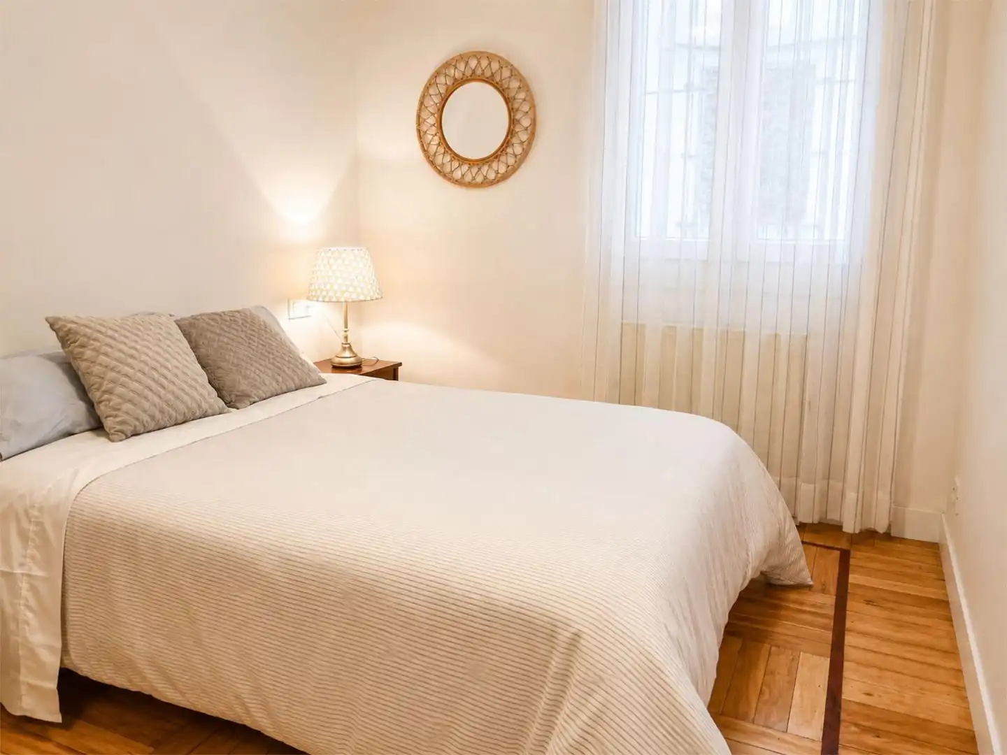 Pis de lloguer a Calle Juan Ajuriaguerra Kalea, 5, Abandoibarra - Guggenheim Dormitori de Pis de lloguer en Bilbao amb Calefacció, Parquet i Moblat