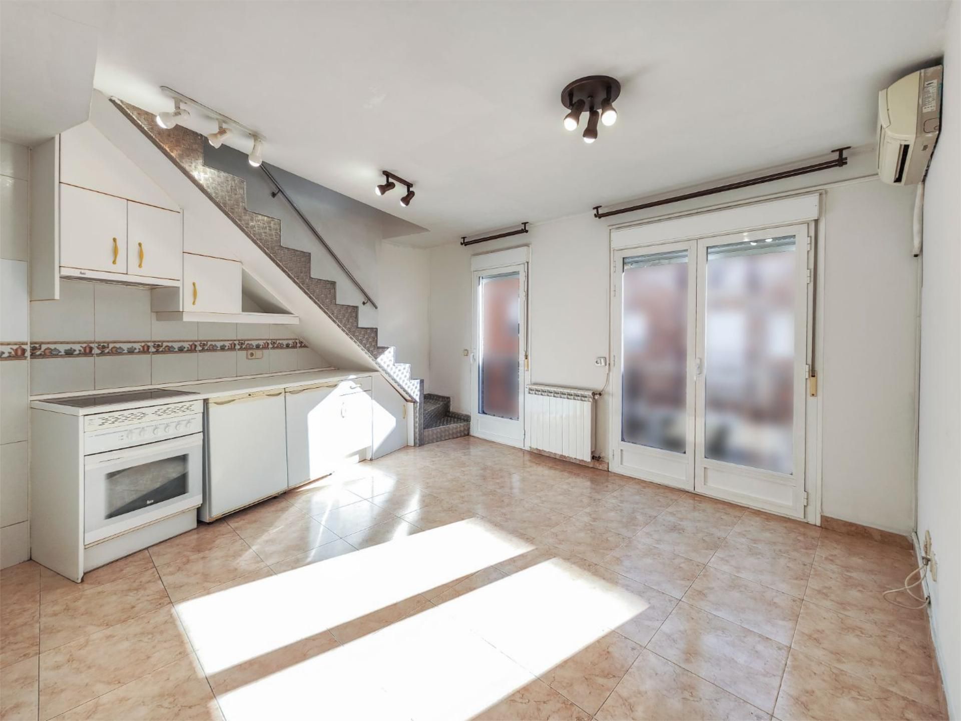 Cocina de Dúplex de alquiler en Móstoles con Aire acondicionado, Calefacción y Balcón