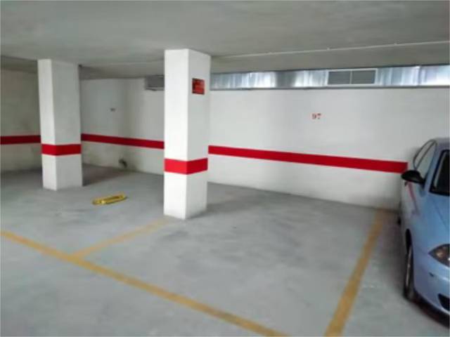 Garaje en Alquiler en Avenida Profesor Domínguez Ortiz, 4 en Avda. Federico Garcia Lorca - Nueva Estación Autobuses