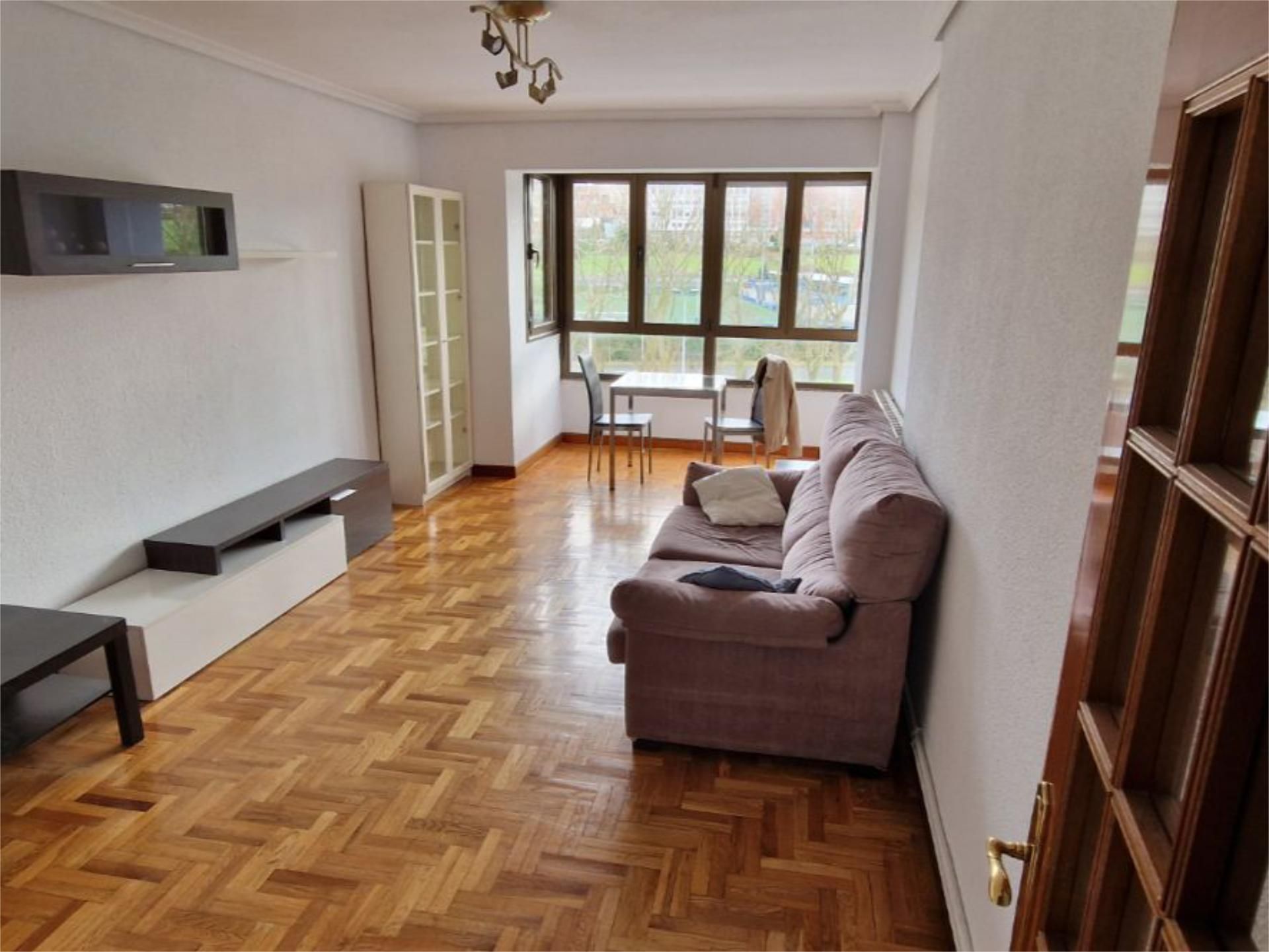 Sala de estar de Piso en venta en Santander con Calefacción, Parquet y Trastero