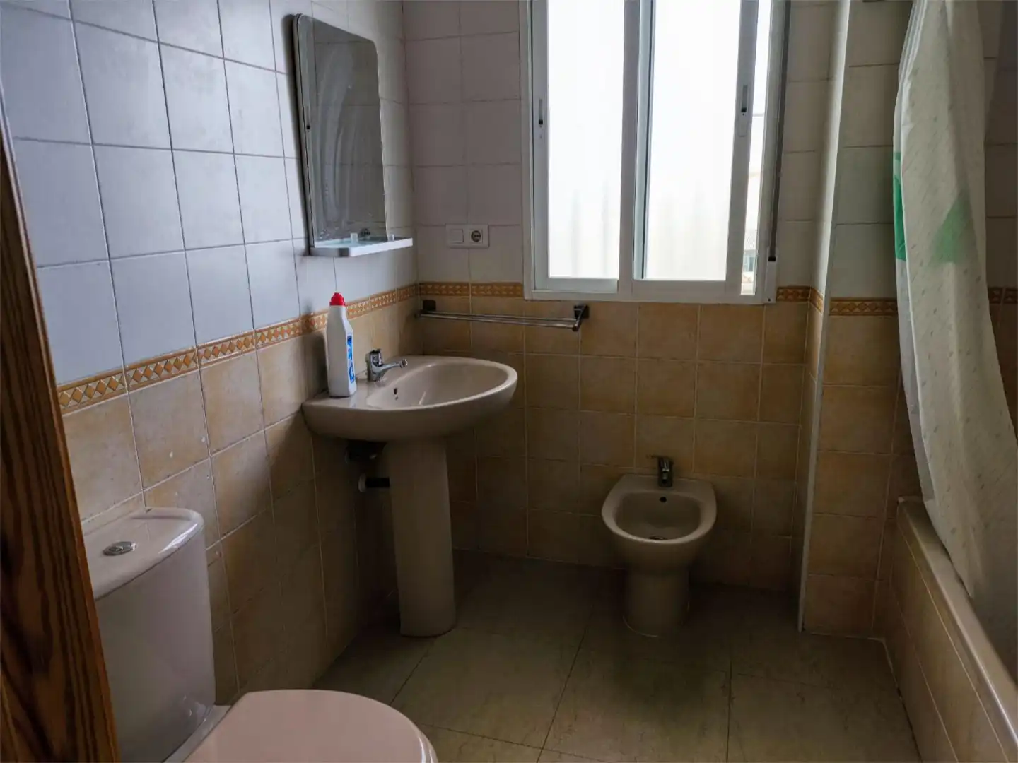 Badezimmer von Wohnung zur Miete in Armilla mit Klimaanlage, Heizung und Terrasse
