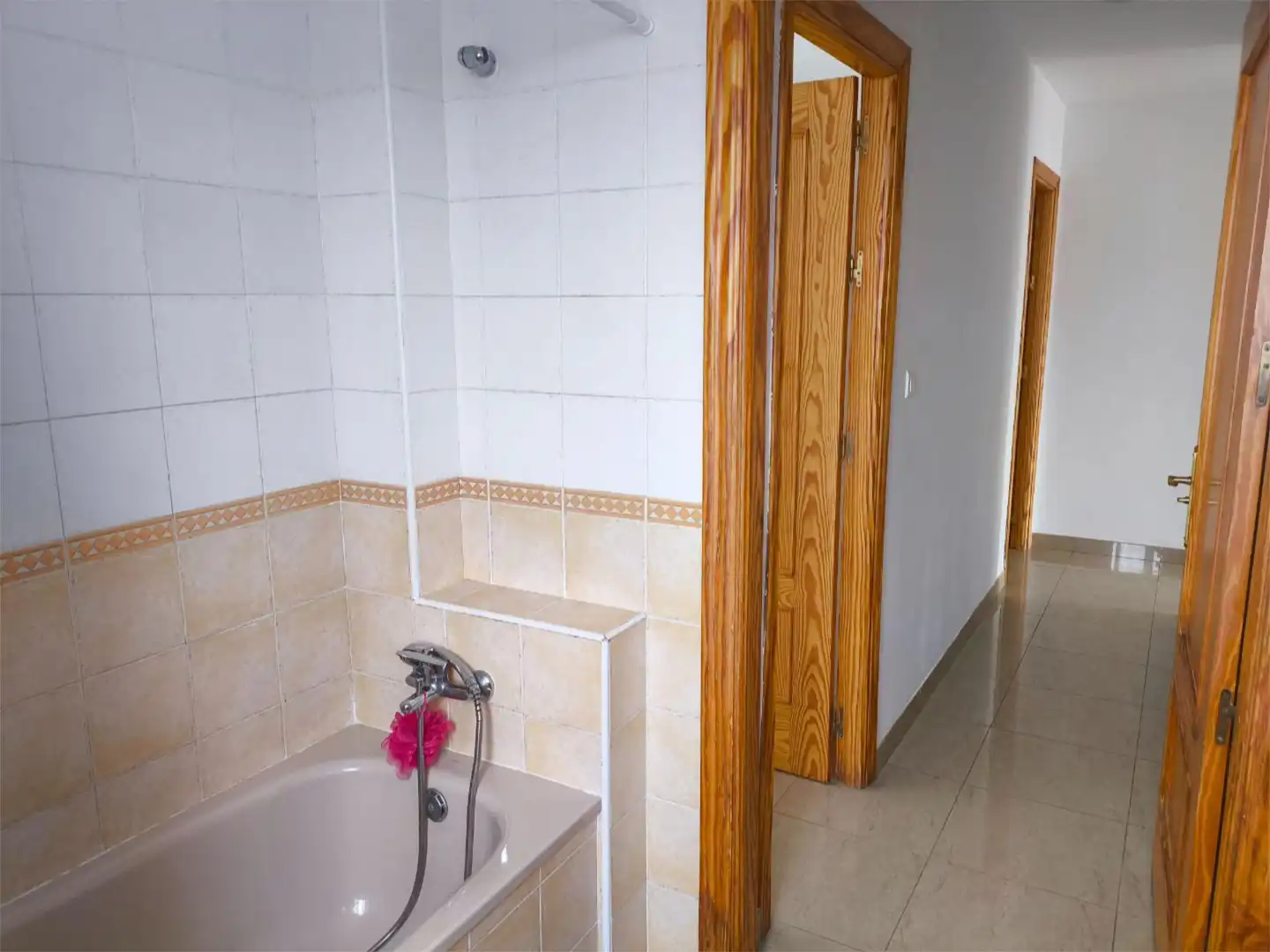 Badezimmer von Wohnung zur Miete in Armilla mit Klimaanlage, Heizung und Terrasse