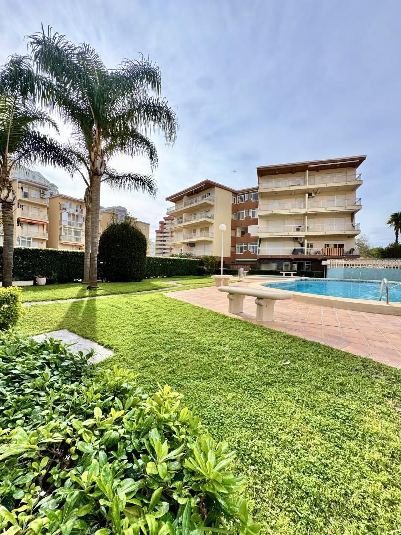 Vista exterior de Apartamento de alquiler en Gandia con Terraza, Piscina y Balcón