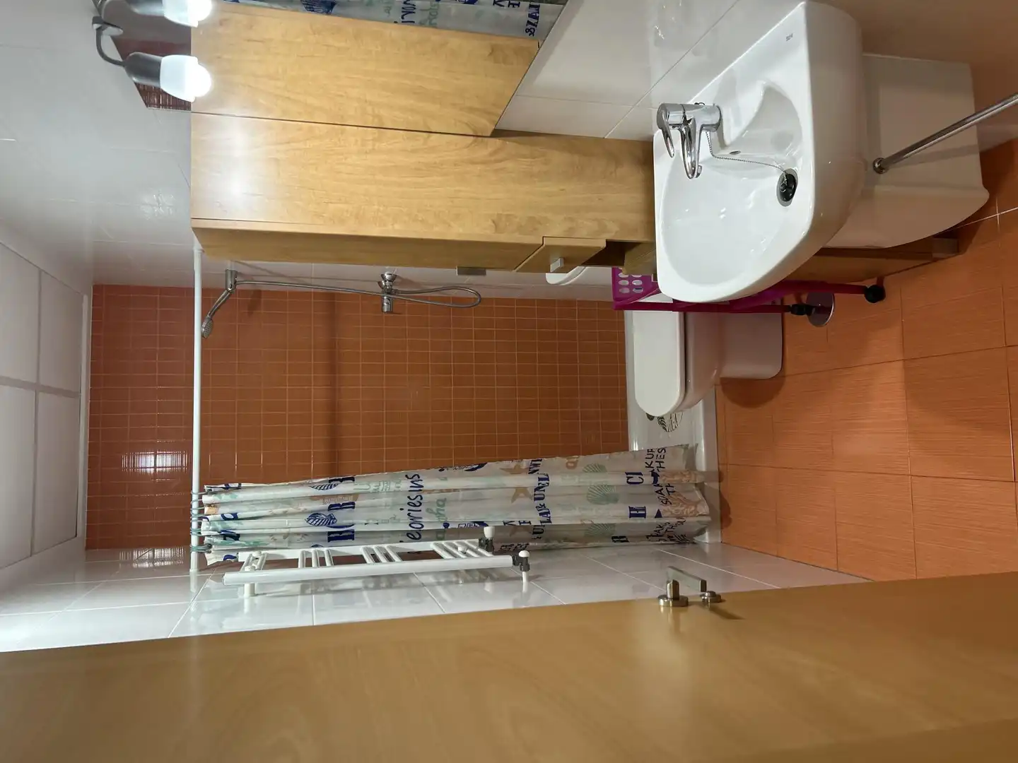 Pis de lloguer a Carrer Barlovento, 42, El Altet Bany de Pis de lloguer en Elche / Elx amb Aire condicionat, Calefacció i Moblat