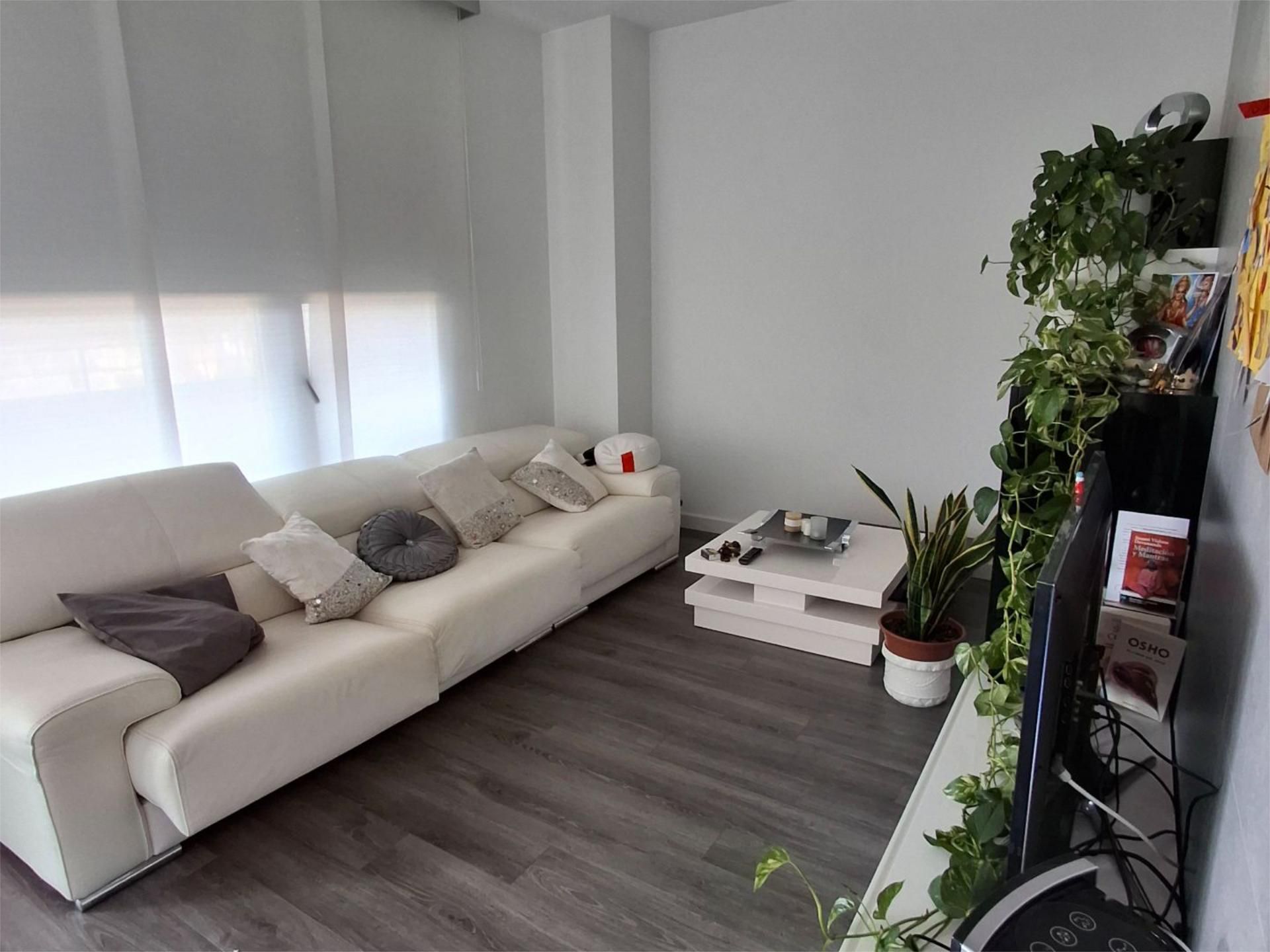 Living room of Flat to rent in Torrent  with Air Conditioner, Heating and Parquet flooring