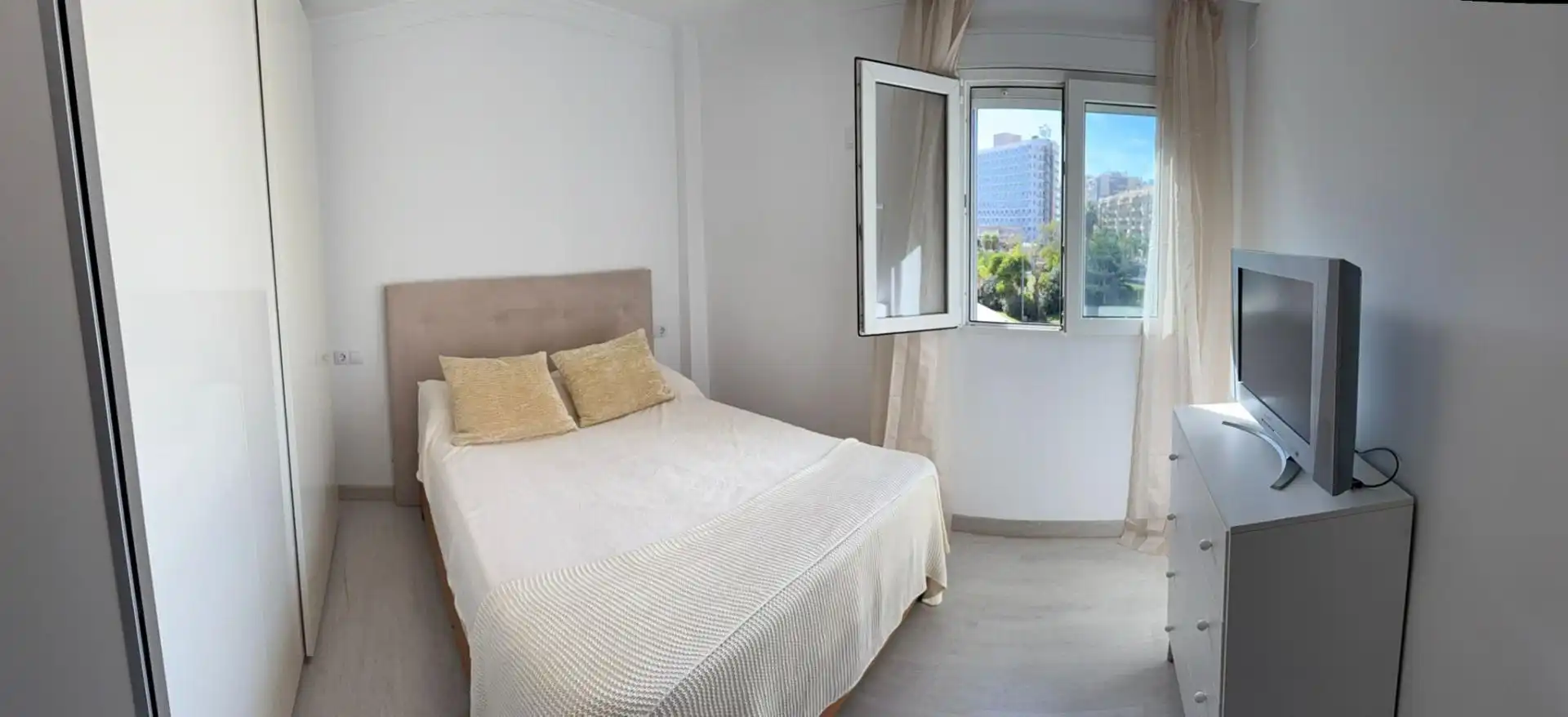 Wohnung zum Verkauf in Calle de la Cruz, 61, Manantiales - Estación de Autobuses Schlafzimmer von Wohnung zum Verkauf in Torremolinos mit Klimaanlage, Schwimmbad und Balkon