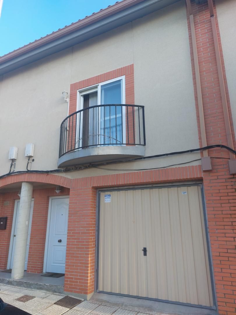 Balcony of Single-family semi-detached for sale in Villafranca de Ebro  with Air Conditioner, Heating and Private garden