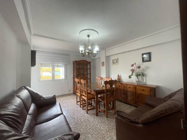 Piso en Venta en Calle Héroe de Sostoa, 87 en Parque Ayala - Jardín de la Abadía - Huelín