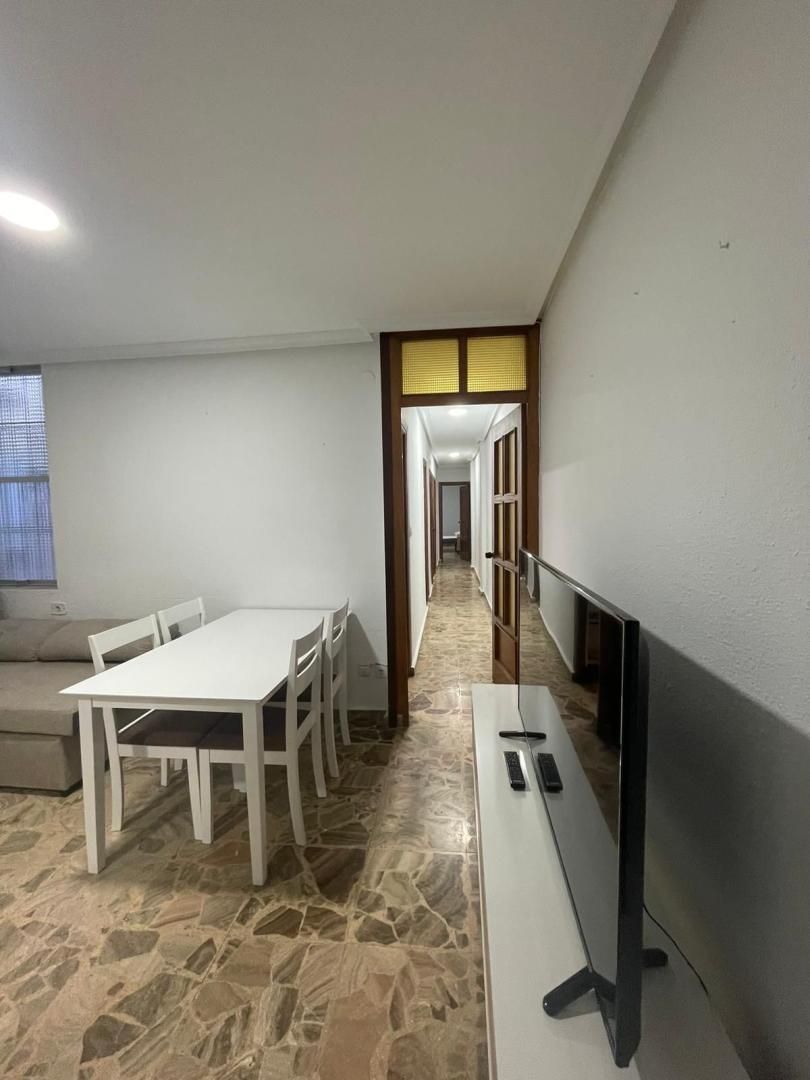 Pis per a compartir en  Jaén Capital amb Calefacció i Moblat