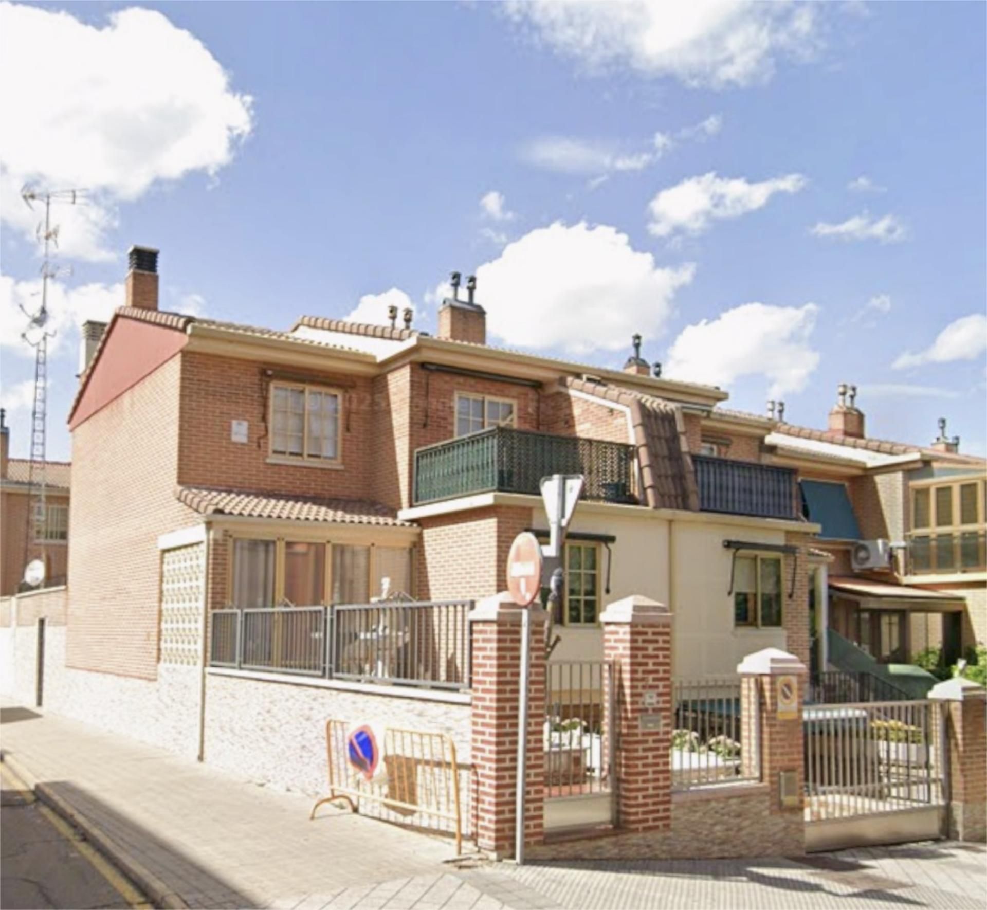 Casa o xalet en venda a Calle Los Juncos, 27, Laguna de Duero Vista exterior de Casa o xalet en venda en Laguna de Duero amb Terrassa i Balcó