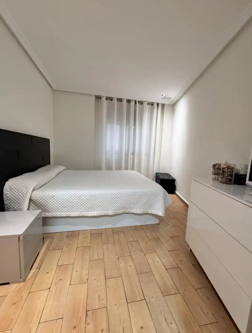 Piso en venta en Carrer Cayetano Martínez, 10, Altabix Habitación de Piso en venta en Elche / Elx con Aire acondicionado