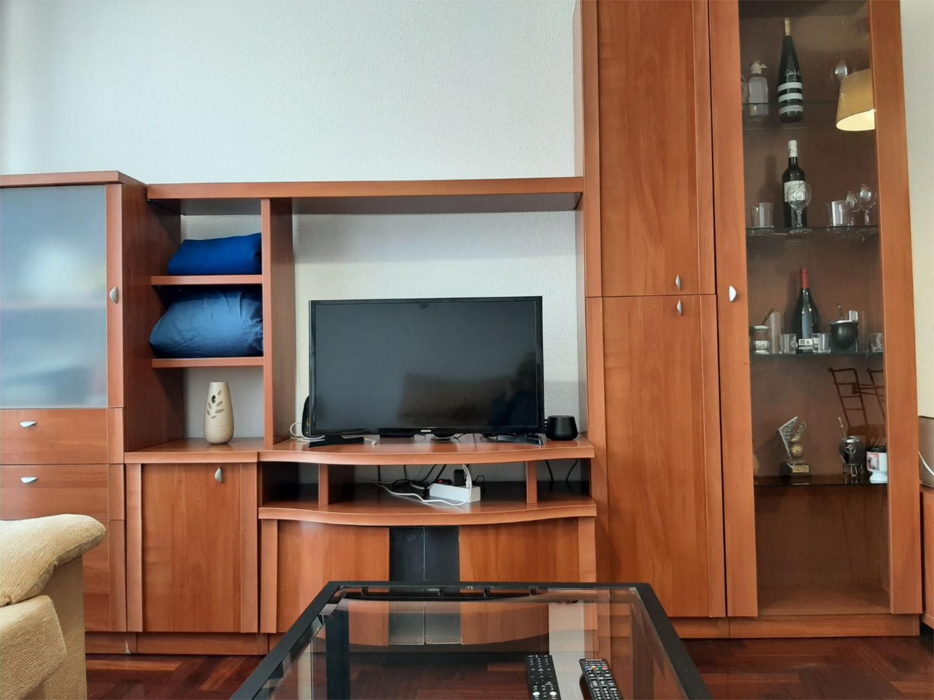 Living room of Flat to rent in Nigrán  with Heating, Parquet flooring and Furnished