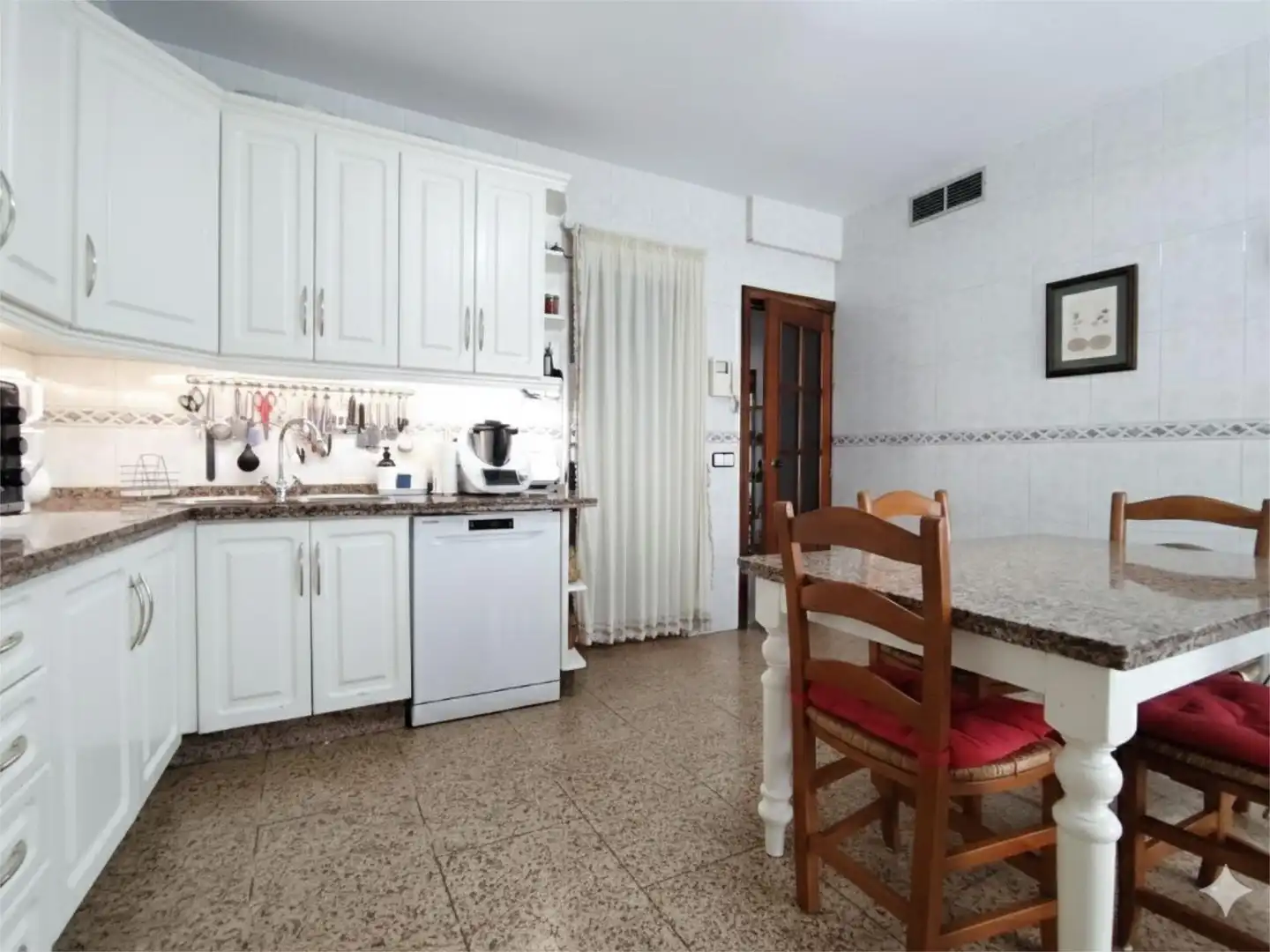 Casa adosada en venda a Calle Sagunto, 41, Sagunto - Edisol Cuina de Casa adosada en venda en Córdoba amb Aire condicionat, Calefacció i Terrassa