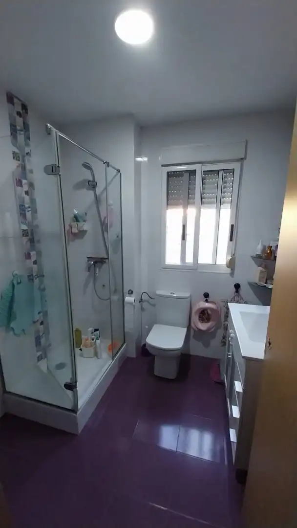 Flat for sale in Plaça de Jesús, 20, La Raïosa Bathroom of Flat for sale in Valencia Capital with Air Conditioner and Balcony