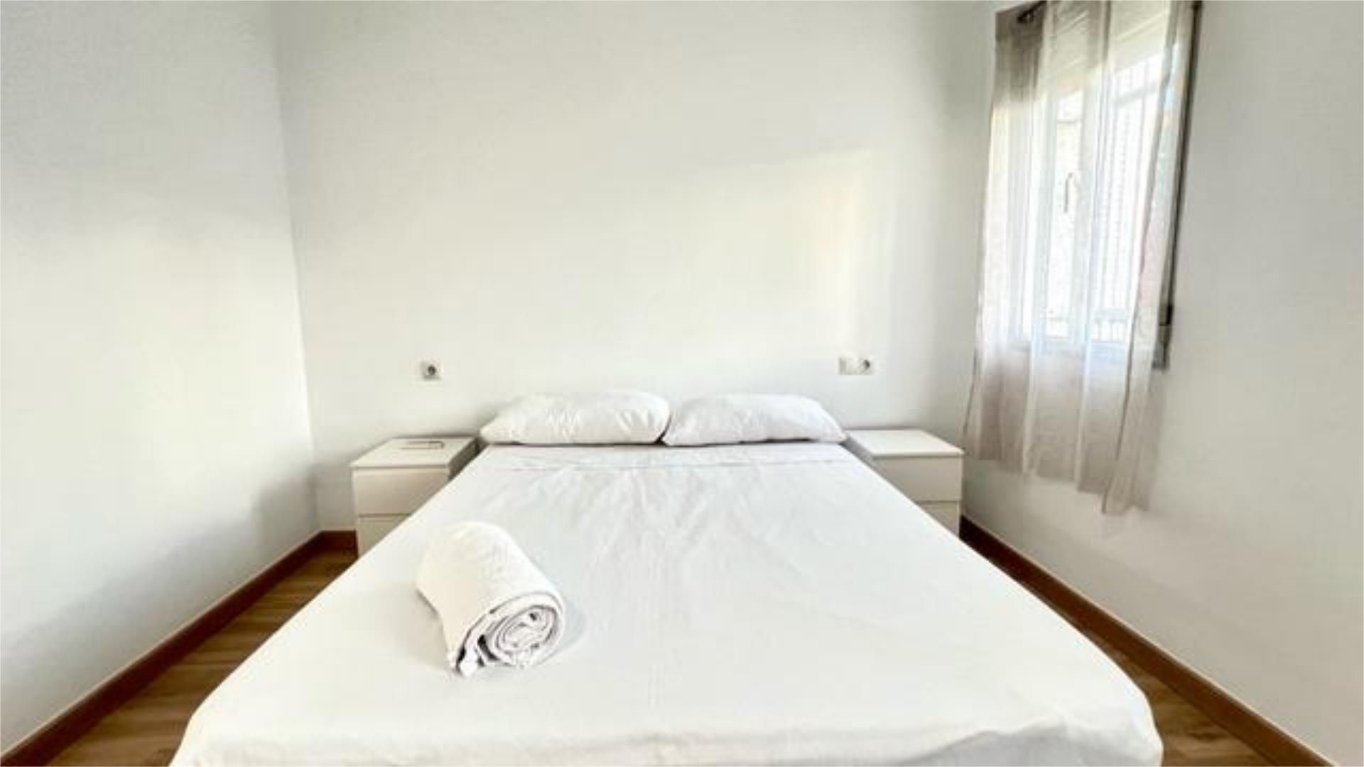 Bedroom of Flat to rent in  Sevilla Capital  with Terrace, Furnished and Pets allowed
