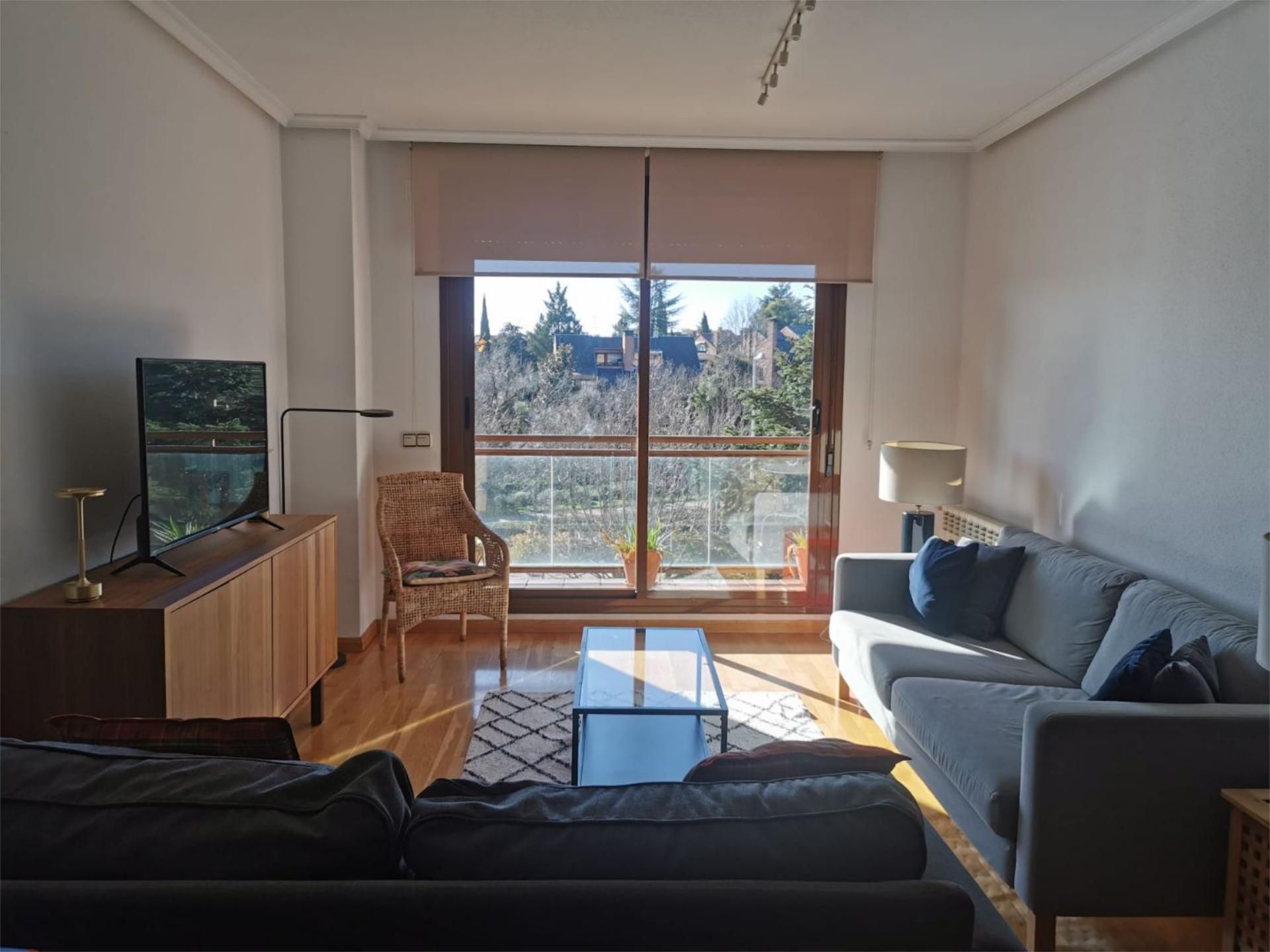 Flat for sale in Calle de Manuel de Falla, 5, Norte Living room of Flat for sale in Pozuelo de Alarcón with Air Conditioner, Heating and Terrace