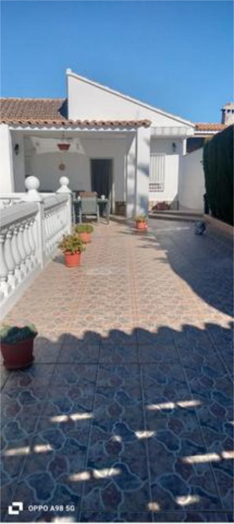 Exterior view of Single-family semi-detached for sale in Paiporta  with Terrace and Swimming Pool