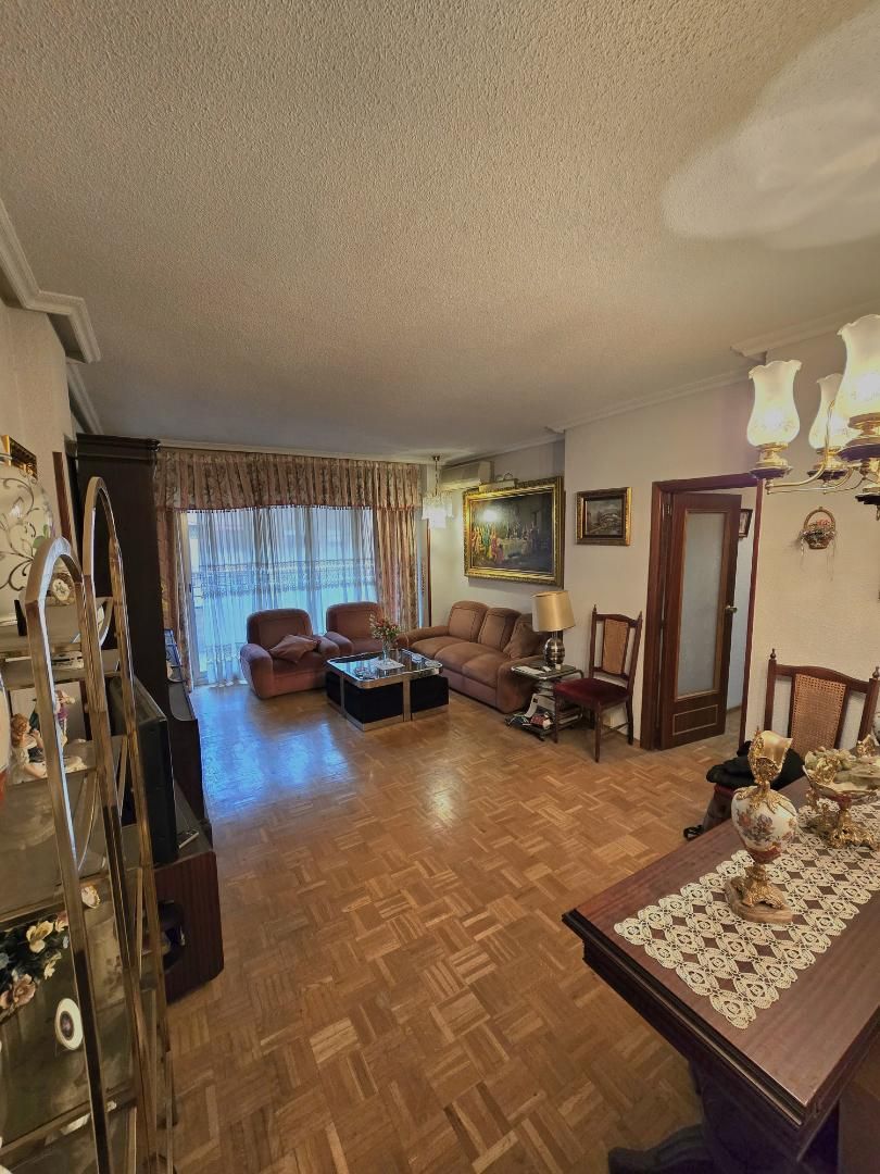 Living room of Flat for sale in  Madrid Capital  with Air Conditioner and Balcony