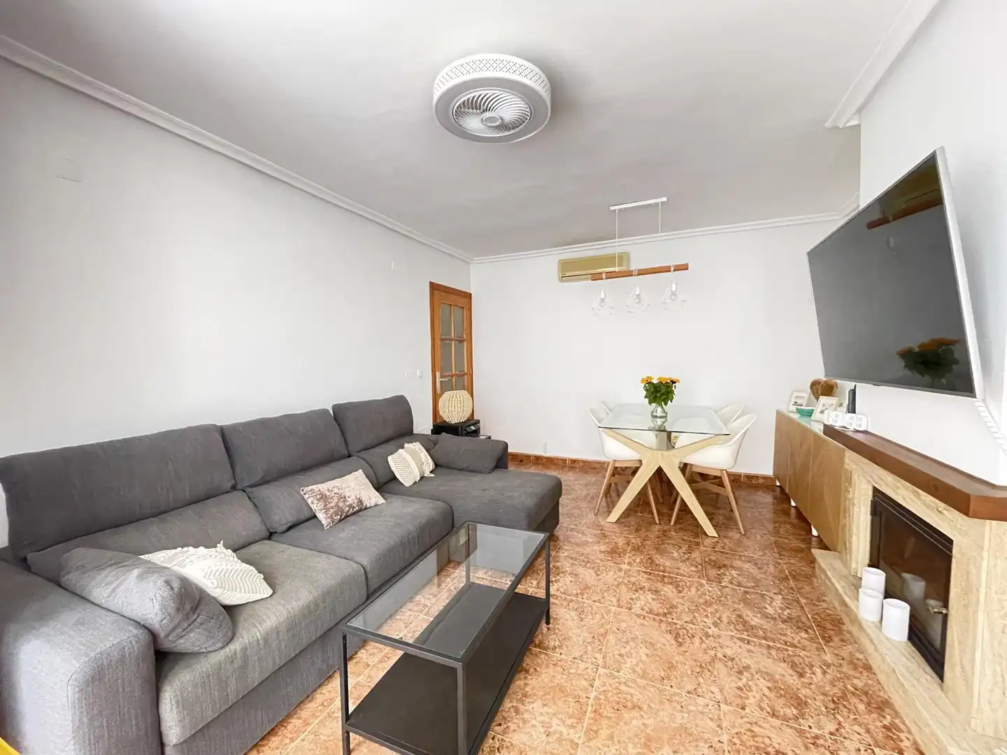 Wohnung zum Verkauf in Calle Carretera, 106, Huércal-Overa Wohnzimmer von Wohnung zum Verkauf in Huércal-Overa mit Klimaanlage und Balkon