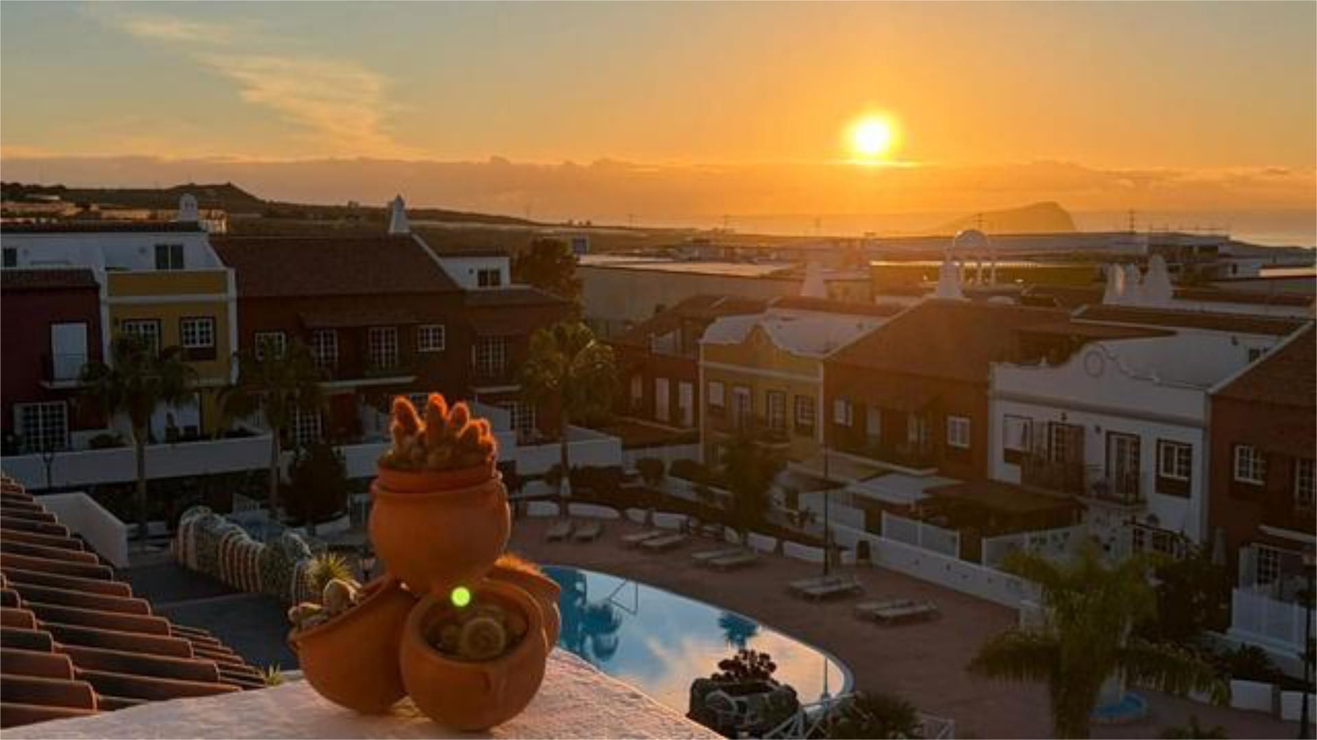 Exterior view of Single-family semi-detached for sale in San Miguel de Abona  with Terrace and Swimming Pool