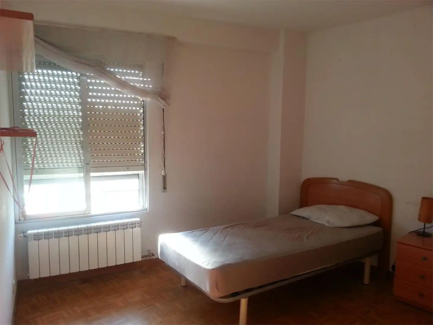 Room in Avenida de Mariano Andrés, 18, Las Ventas Bedroom of Flat for share in León Capital with Heating, Parquet flooring and Furnished