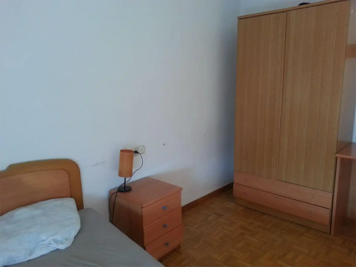 Room in Avenida de Mariano Andrés, 18, Las Ventas Bedroom of Flat for share in León Capital with Heating, Parquet flooring and Furnished