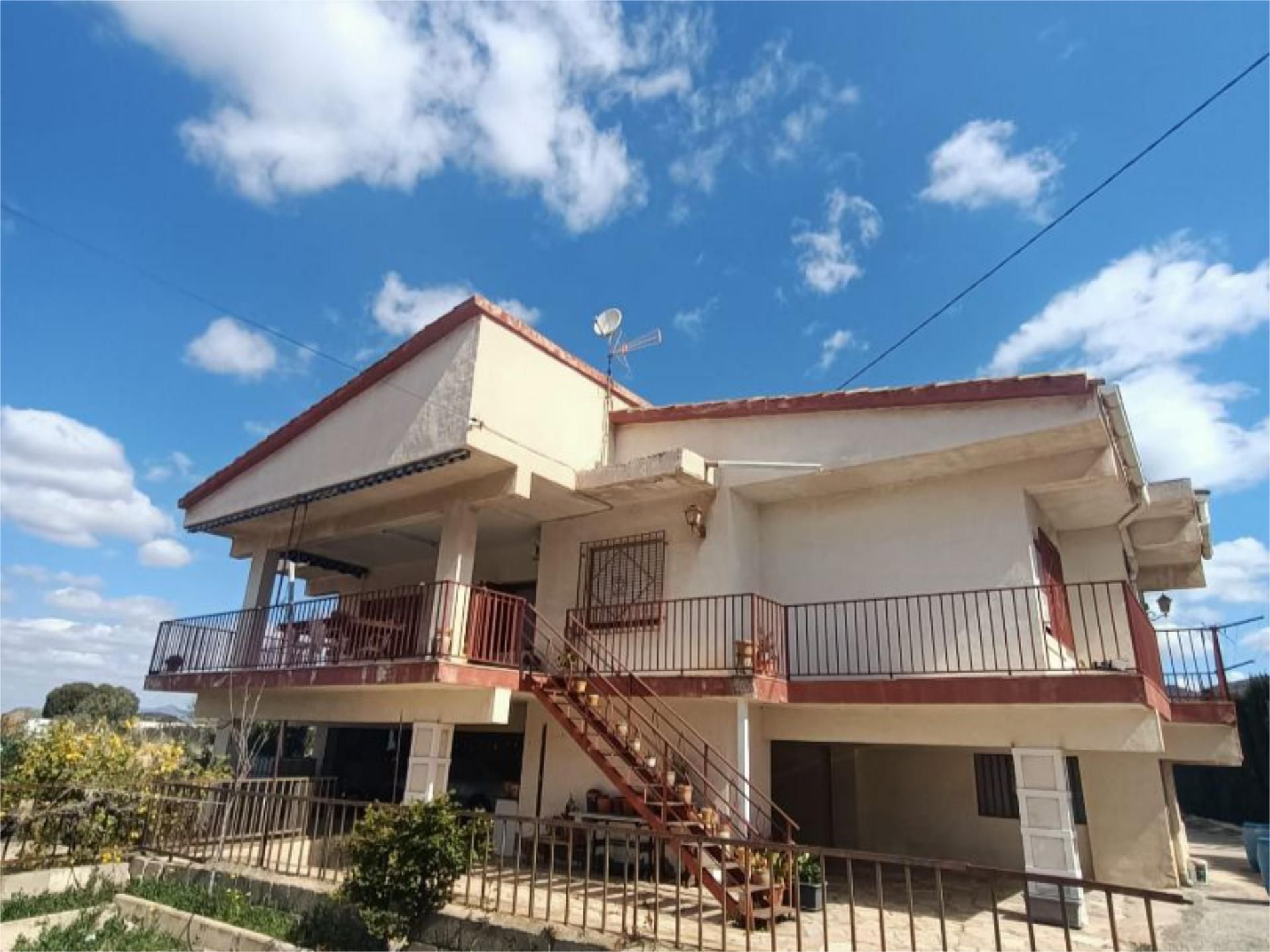 Vista exterior de Casa o xalet en venda en Petrer amb Terrassa, Piscina i Balcó