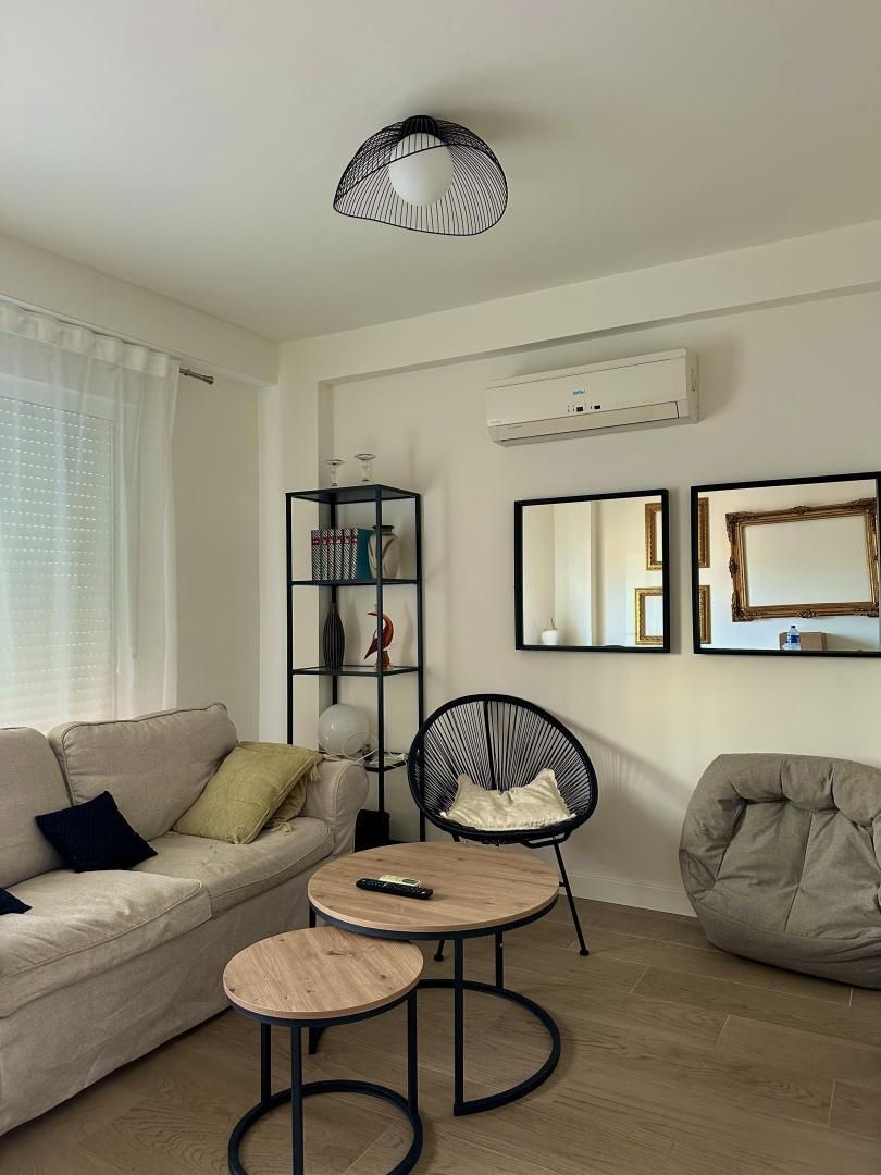 Living room of Flat for share in  Sevilla Capital  with Air Conditioner, Parquet flooring and Terrace