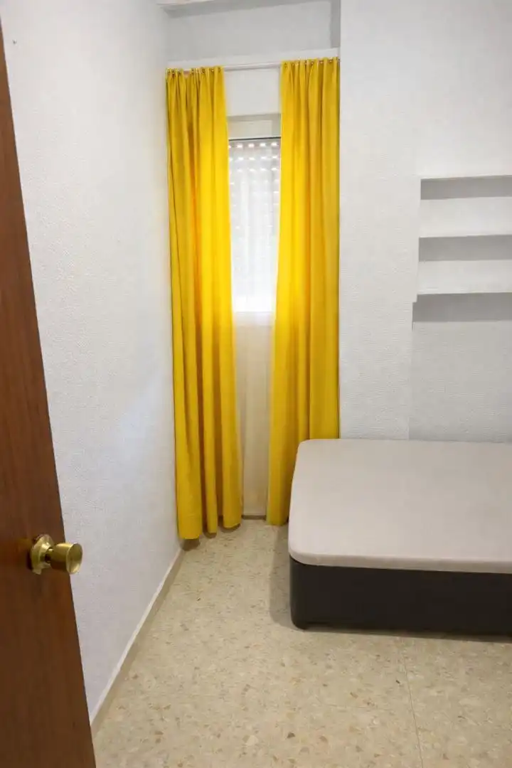 Wohnung zum Verkauf in Pasaje Nervion, 13, San Pedro - Gabriel Miró - María Guerrero Schlafzimmer von Wohnung zum Verkauf in La Línea de la Concepción mit Balkon
