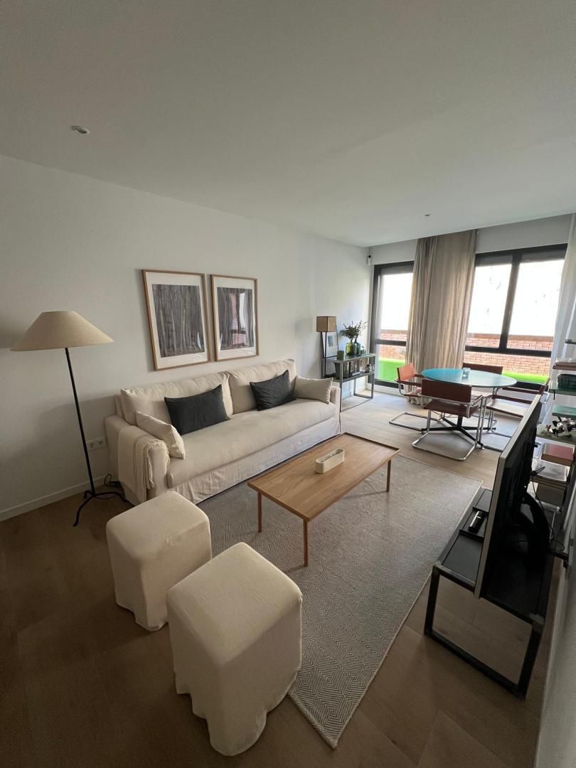 Living room of Flat to rent in  Madrid Capital  with Air Conditioner, Heating and Storage room