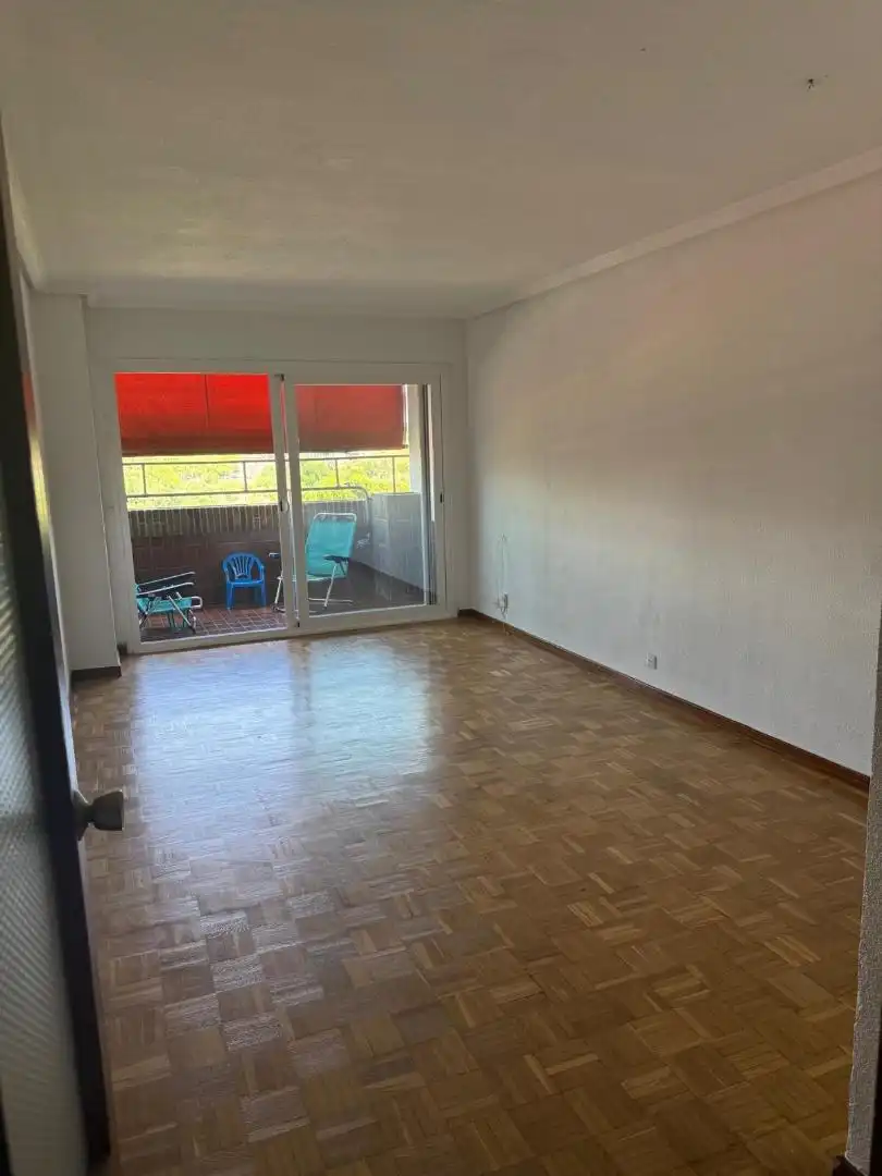 Wohnung zum Verkauf in Calle del Camino de los Vinateros, 53, Media Legua Wohnzimmer von Wohnung zum Verkauf in Madrid mit Heizung, Parkett und Abstellraum