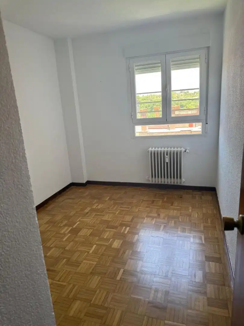 Wohnung zum Verkauf in Calle del Camino de los Vinateros, 53, Media Legua Schlafzimmer von Wohnung zum Verkauf in Madrid mit Heizung, Parkett und Abstellraum