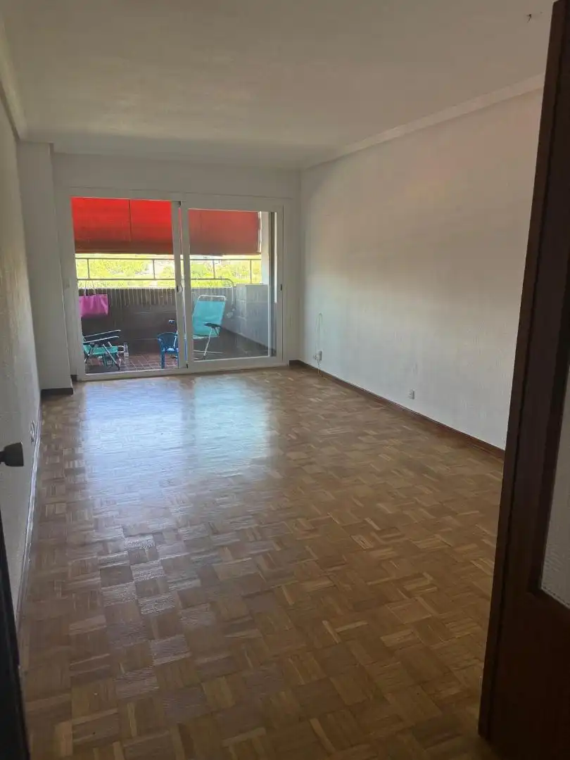 Wohnung zum Verkauf in Calle del Camino de los Vinateros, 53, Media Legua Wohnzimmer von Wohnung zum Verkauf in Madrid mit Heizung, Parkett und Abstellraum